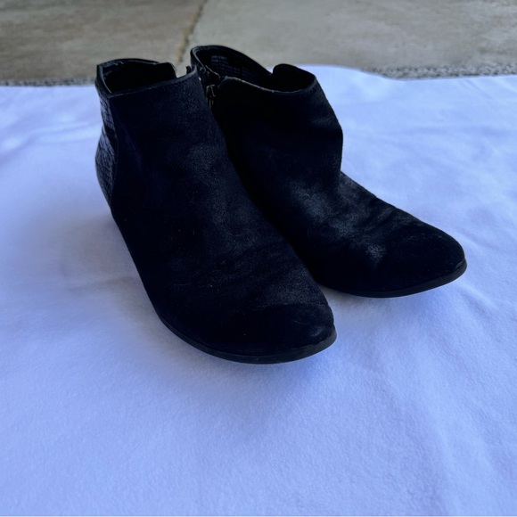 low heel ankle boots - Picture 2 of 2